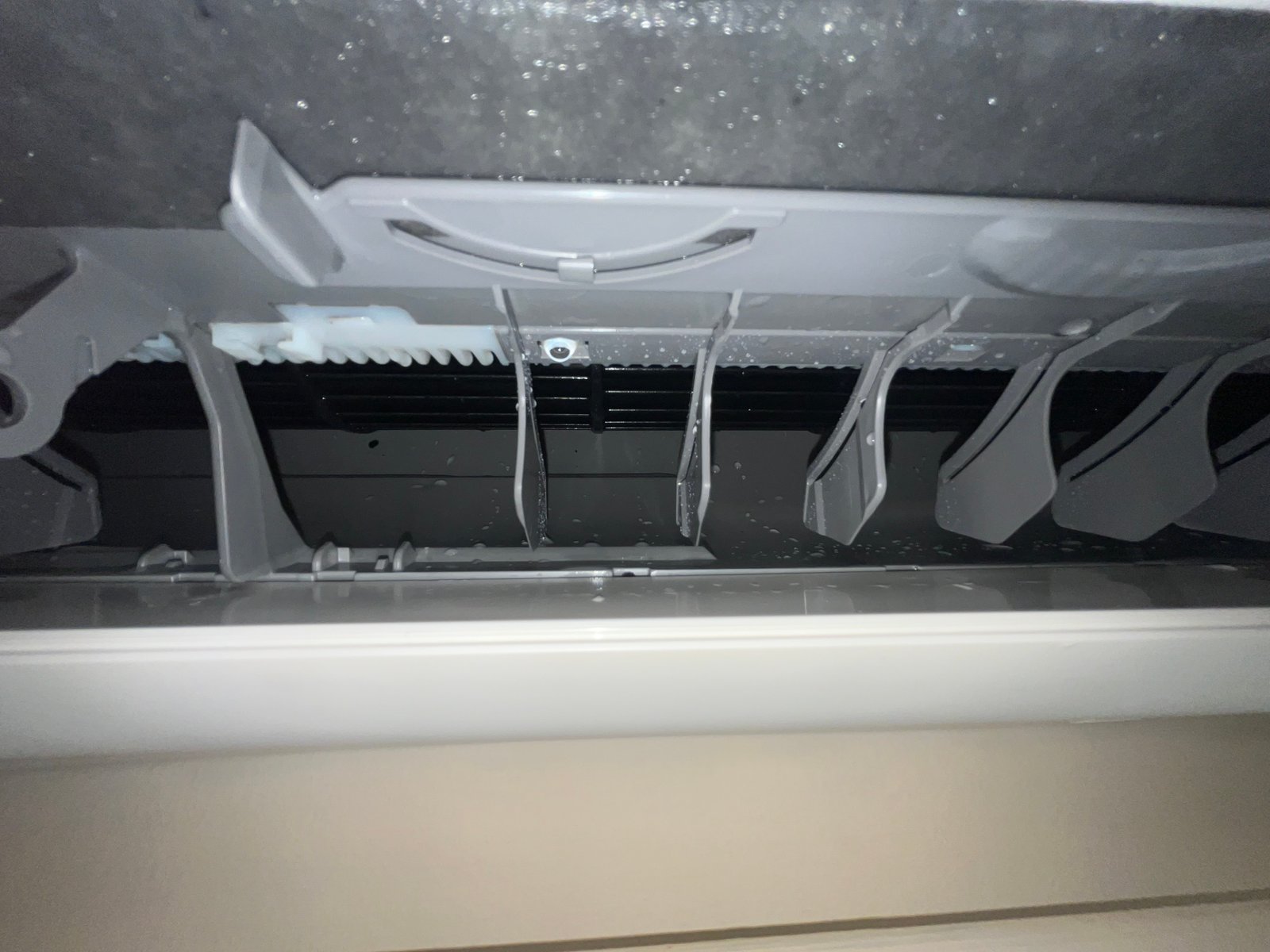 Split klíma mélytisztítás utána — tiszta beltéri egység